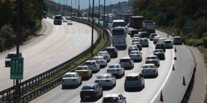 Tatilcilerin d�n�� �ilesi bug�n de devam etti