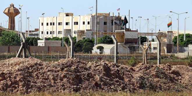 PYD 'karargahı'na asılan ABD bayraklarından 3'ü indirildi