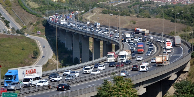 Tatilciler, İstanbul yönünde yoğunluğa neden oldu