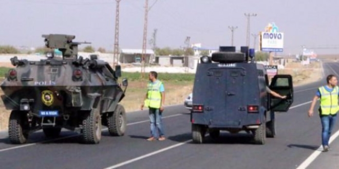 PKK'lı teröristler, uluslararası karayoluna ses bombası attı