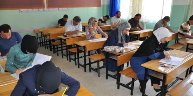 Formasyon eğitimi alan 416 Suriyeli öğretmen sınava girdi