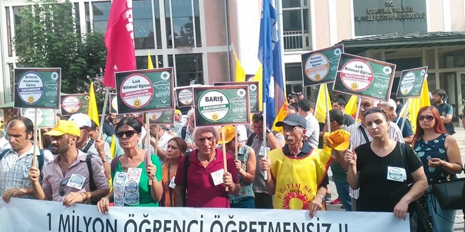 KESK üyeleri, açığa alınmaları protesto etti