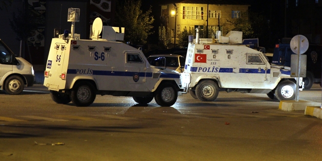İpekyolu emniyet amirliği binasına silahlı saldırı: 2 yaralı