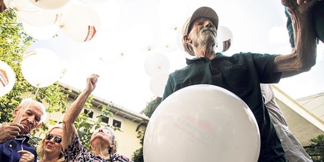 '65'ten sonra 6 kadından 1'i Alzheimer'
