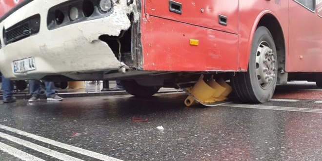 İstanbul'da halk otobüsü şoförü kriz geçirdi: 3 yaralı