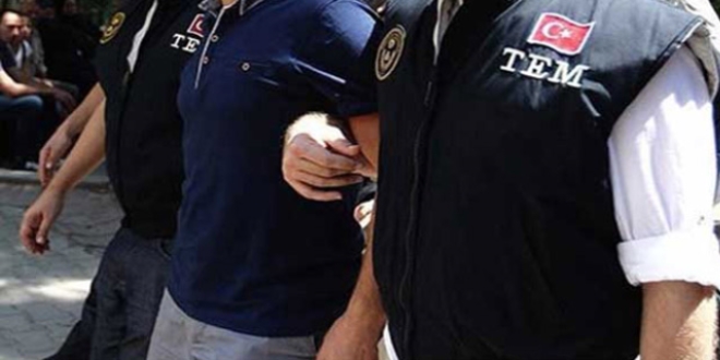 Eski futbolcu, malları devretmek için gittiği noterde yakalandı