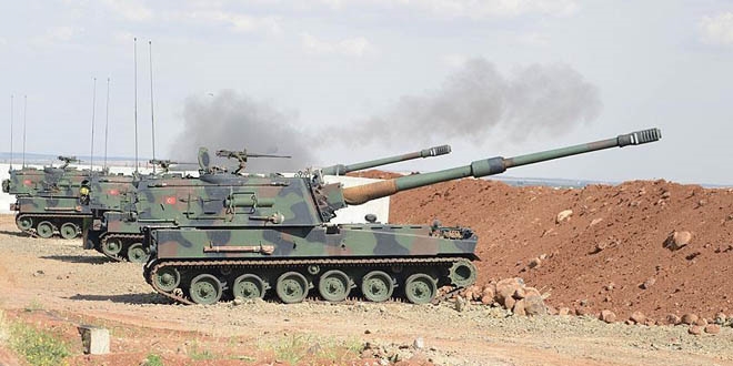 DAEŞ mevzisi obüslerle vuruluyor