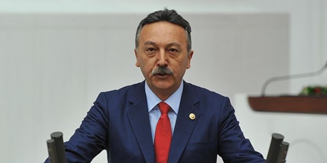15 aydır milletvekili maaşını, burs olarak veriyor