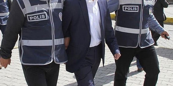 Uşak'ta 15 öğretmen gözaltına alındı