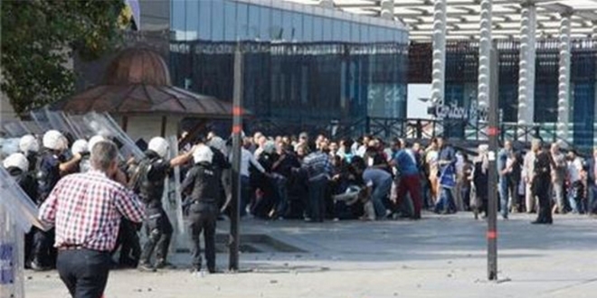 Bursa'da izinsiz gösteride arbede çıktı, 2 gözaltı