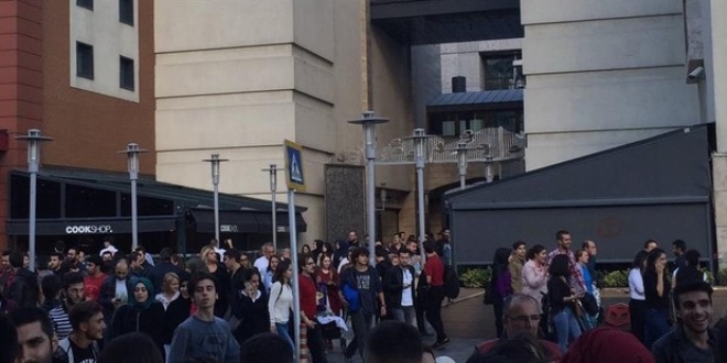 Bayrampaşa'daki AVM'de alarm: Boşaltılıyor