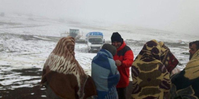 Ardahan'da 30 vatandaş kar yağışı nedeniyle mahsur kaldı