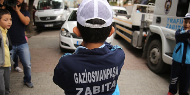 Minik zabıtalardan trafik kontrolü