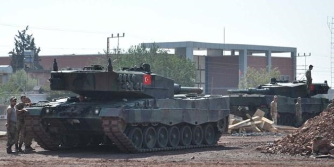 Sınır birliklerine tank, zırhlı personel taşıyıcılar gönderildi
