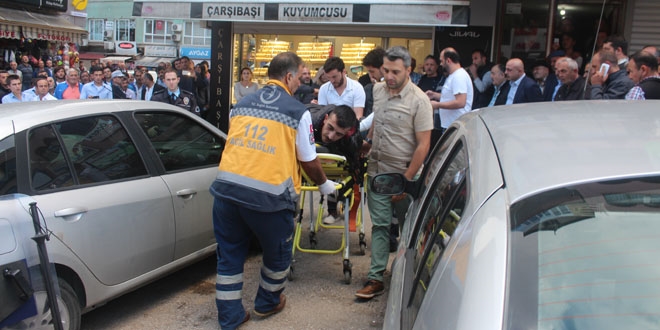 Kuyumcuyu soyan zanlıyı polis bacağından vurdu