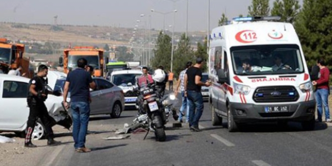 Yunus ekibi otomobile çarptı: 2'si polis 3 yaralı