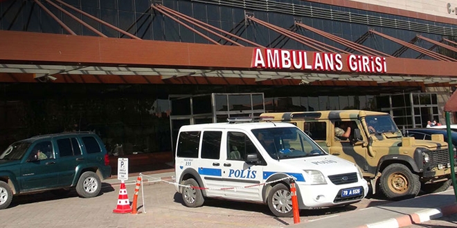 Suriye'de yaralanan 3 Türk askeri, Kilis'e getirildi