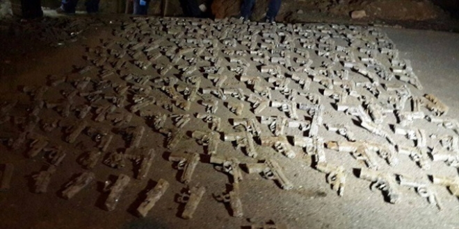 İstanbul'da toprak altından 250 silah çıktı