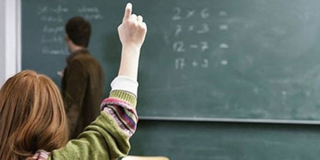 Atılan öğretmenler maaşı geri verecek