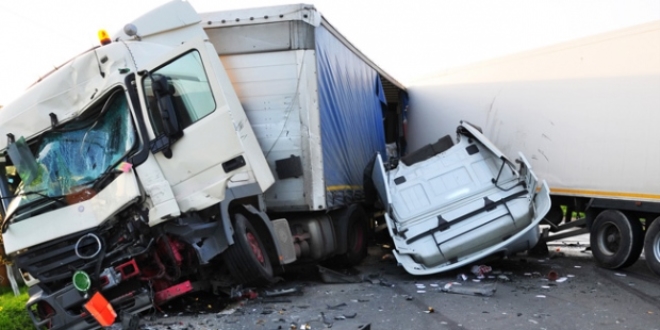 Trafik kazaları en çok hangi gün oluyor?