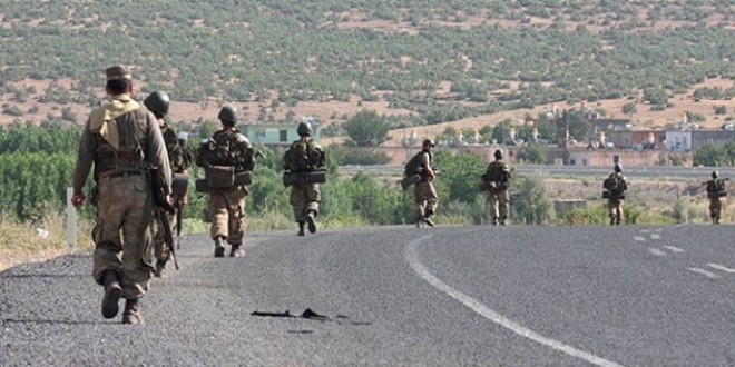 Kaçırılan iki asker için operasyonlar sürüyor