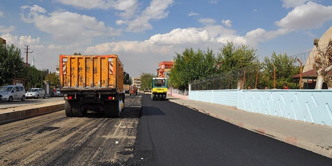 Batman'da asfalt, yol yapım çalışmaları başlatıldı