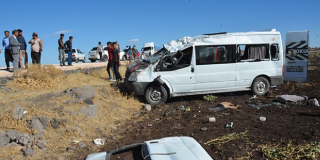 Şanlıurfa'da öğrenci servisi devrildi: 1 ölü, 19 yaralı