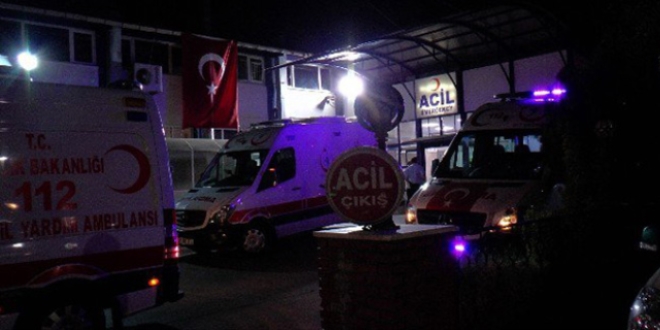 Korucu temizlediği silahının ateş alması sonucu yaralandı