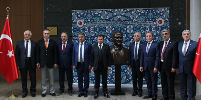 TBMM heyeti Almanya'da 15 Temmuz'u anlattı