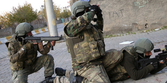 Hakkari'de 3 terörist etkisiz hale getirildi