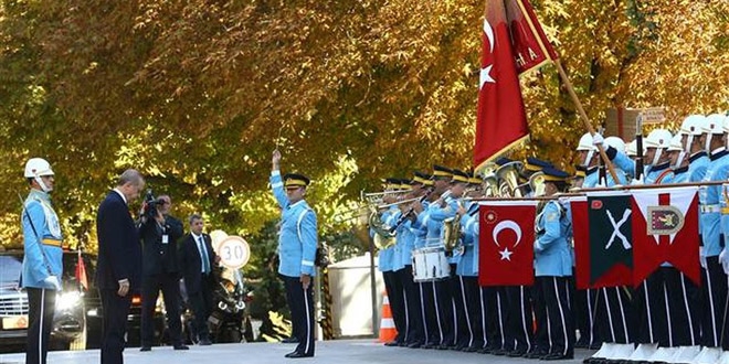 Erdoğan'ı bakın Meclis'te kim karşıladı?