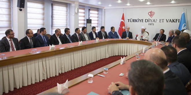 Görmez, 15 Temmuz'un 'sela gazileri' ile buluştu