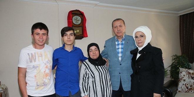 Erdoan'dan Kazan'daki ehit ailelerine taziye ziyareti