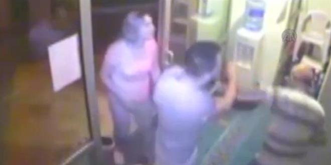 İzmir'de müezzini darbeden saldıranlar serbest