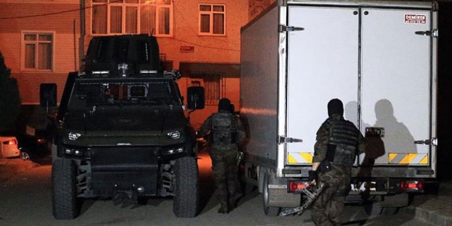 �zmir'de helikopter destekli operasyon ba�lat�ld�