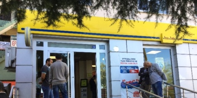 Hırsızlık zanlısı PTT şubesine bacadan girdi