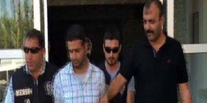İçinde 28 bin lira olan çantayı çaldı, kaçamadan yakalandı