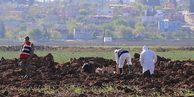 Hatay'ın Yayladağı kırsalına top mermisi düştü