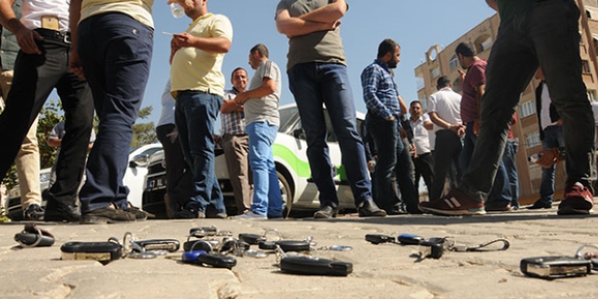 Mardin'de DBP'li belediyeye 'zorla ba'a tepki