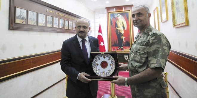 Herkes mağdursa, darbeyi cinler mi yaptı?