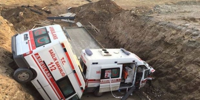 Muş'taki ambulans kazasında şoför hayatını kaybetti