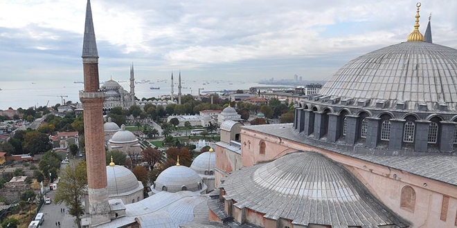 İstanbul'da Kerbela şehitleri için karşılıklı çifte ezan