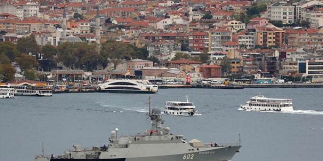 Füze taşıyan Rus gemileri İstanbul Boğazı'ndan geçti