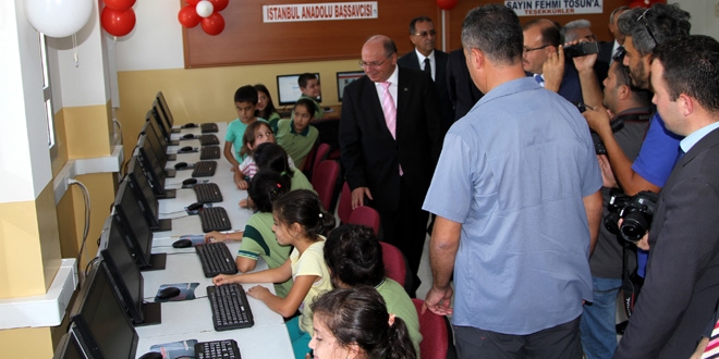 Adliye'nin 330 eski bilgisayar okullara baland