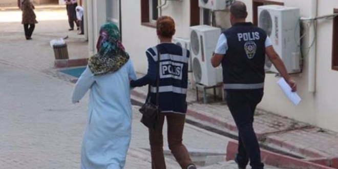 Kocaeli'de 'ablalık' yaptığı belirlenen 4 kadın tutuklandı