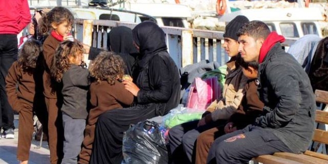 �zmir'de Yunanistan'a ge�meye �al��an 63 ki�i yakaland�