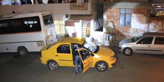 Tart��t�klar� taksiciyi b��aklayarak �ld�rd�ler