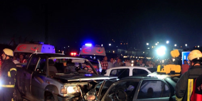 Kocaeli'de zincirleme trafik kazas: 12 yaral