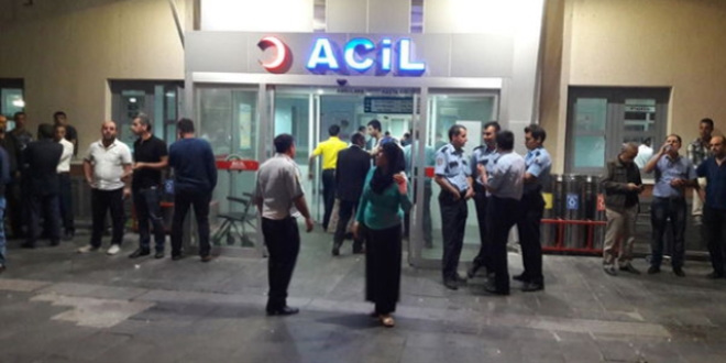 Lasti�i patlayan minib�s �arampole yuvarland�: 2 �l�