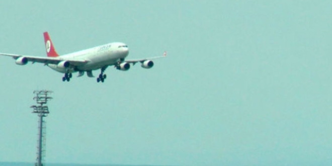 Ge� kalan yolcu, havalanan u�a�� bomba ihbar� ile indirdi